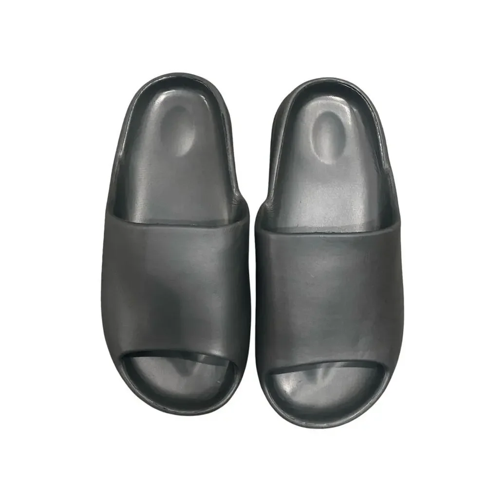 Thick Slides in Black, Size 11-12​